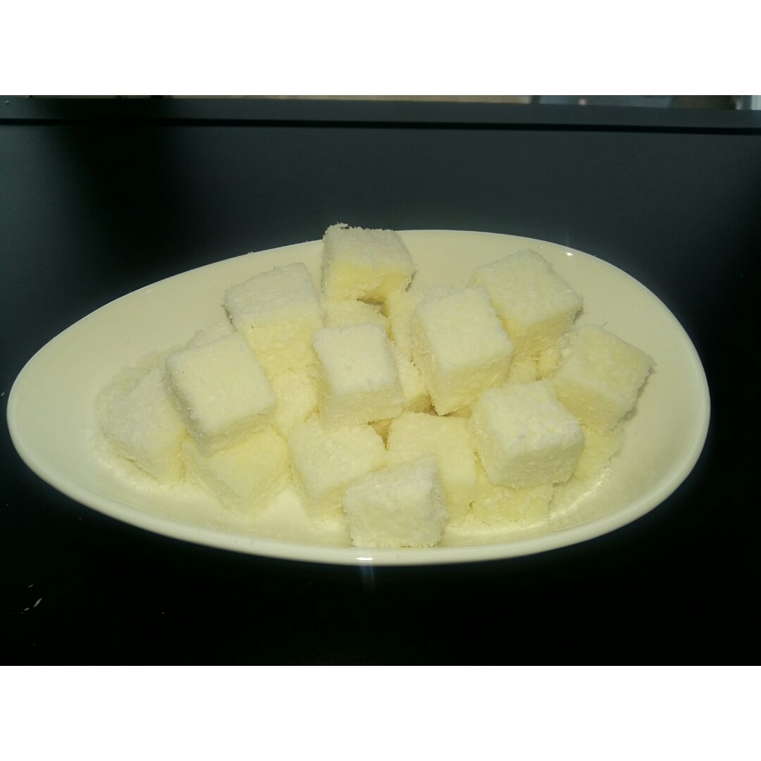 椰丝牛奶小方糕
