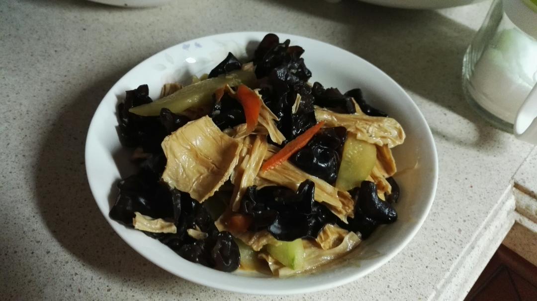 腐竹木耳黄瓜炒
