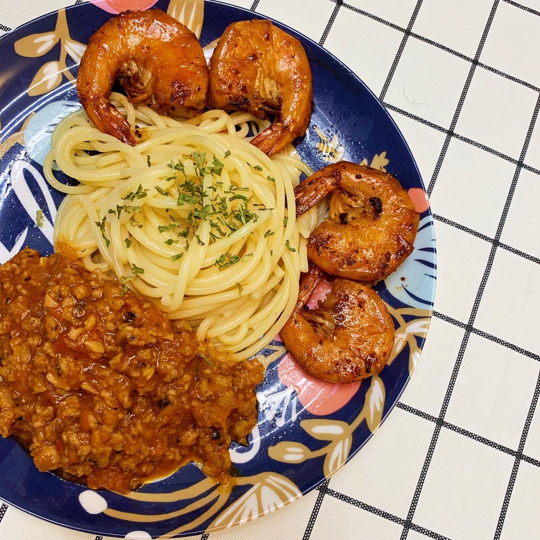 蕃茄蘑菇肉酱意大利面