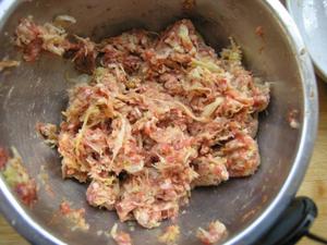 猪肉酸菜煎饺的做法 步骤4