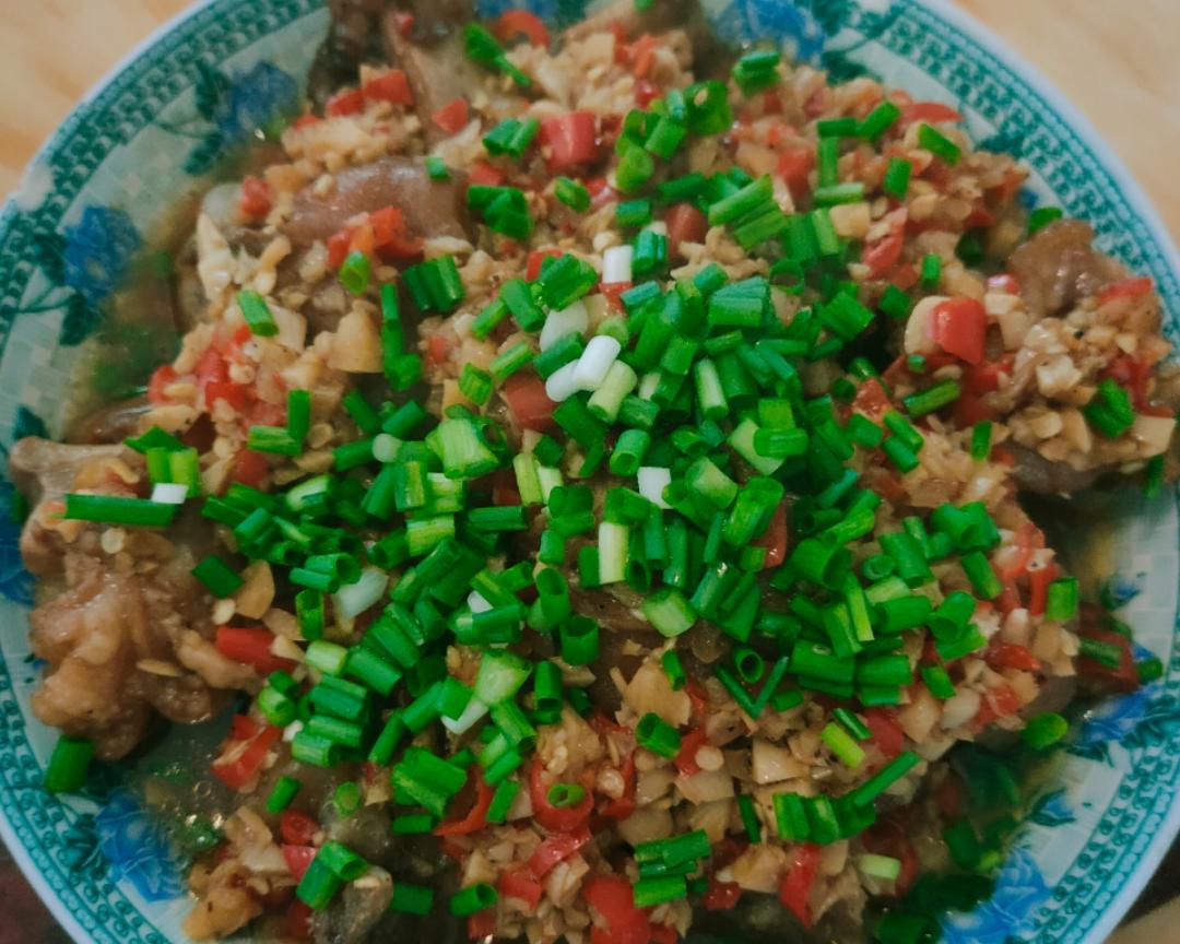 剁椒蒸卤猪脚