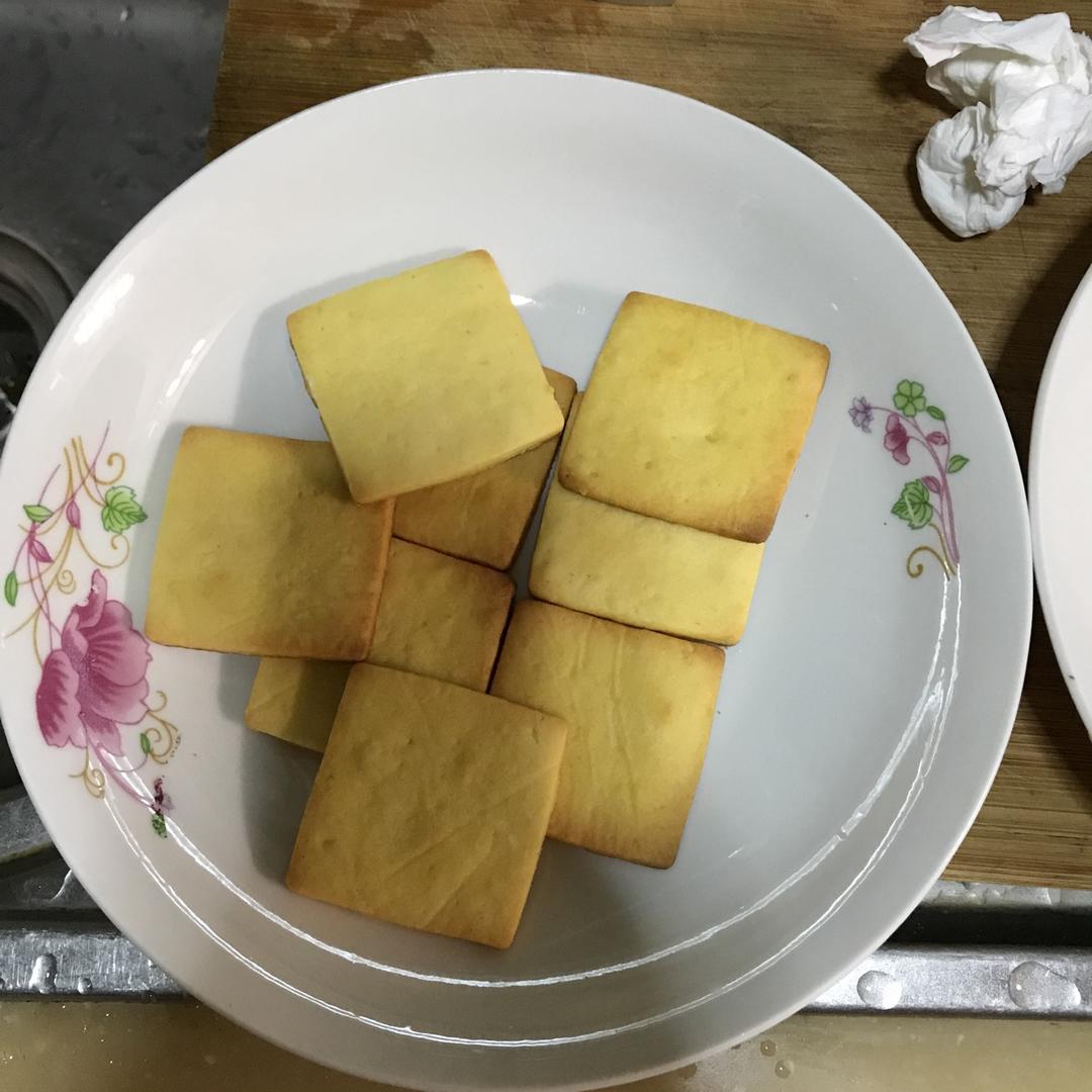 超简单！好吃又平整的糖霜饼干底的做法（附贴心小提示哦）