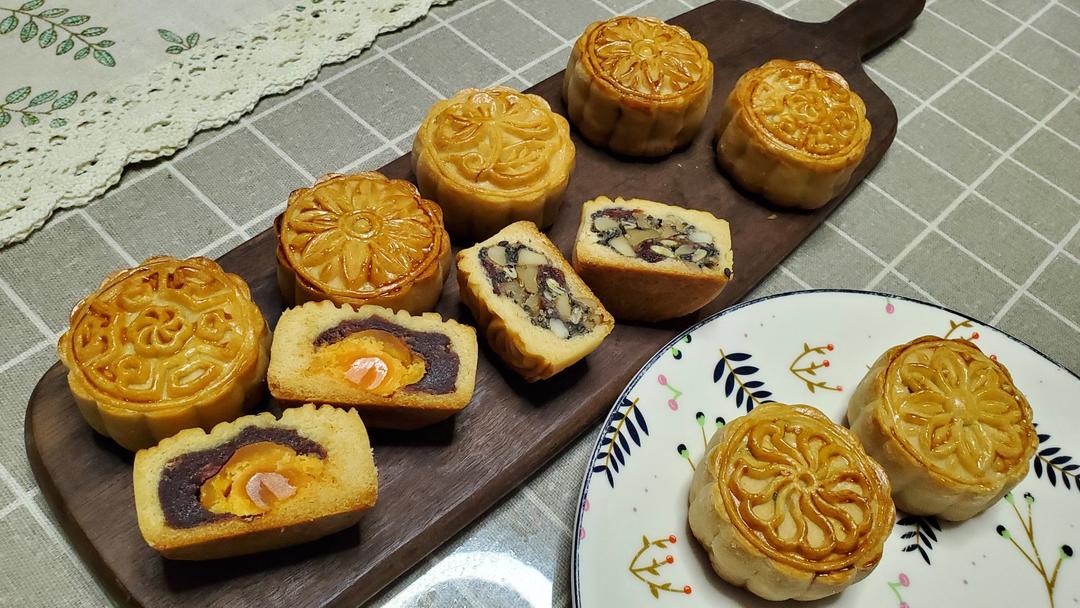 广式月饼—蛋黄芝麻月饼