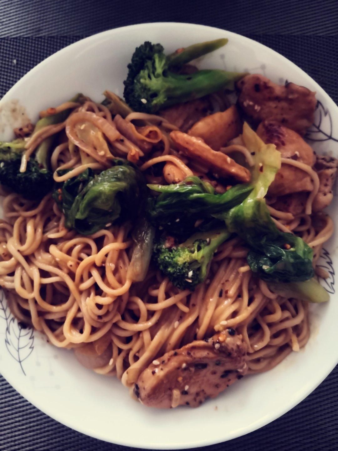 麻酱鸡肉面  Sesame paste Chicken Noodles