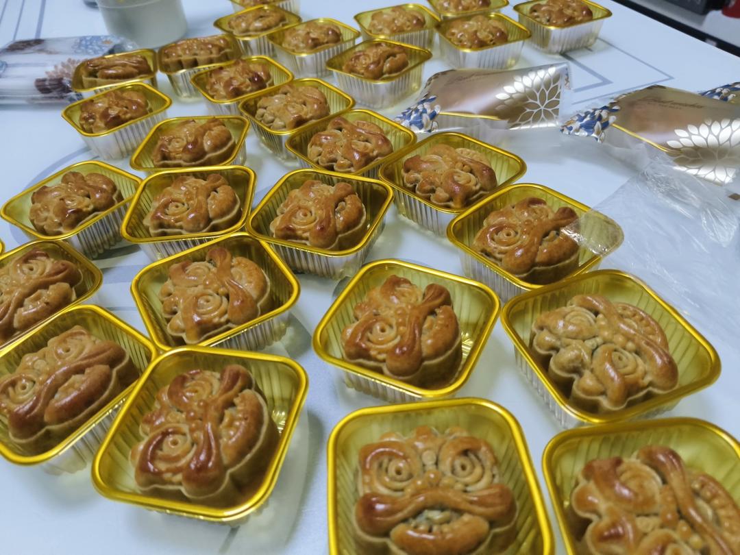 广式月饼—蛋黄莲蓉月饼