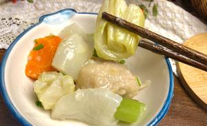 成都人的冬季食谱——蔬菜炖酥肉🥬配辣椒蘸水的做法 步骤3