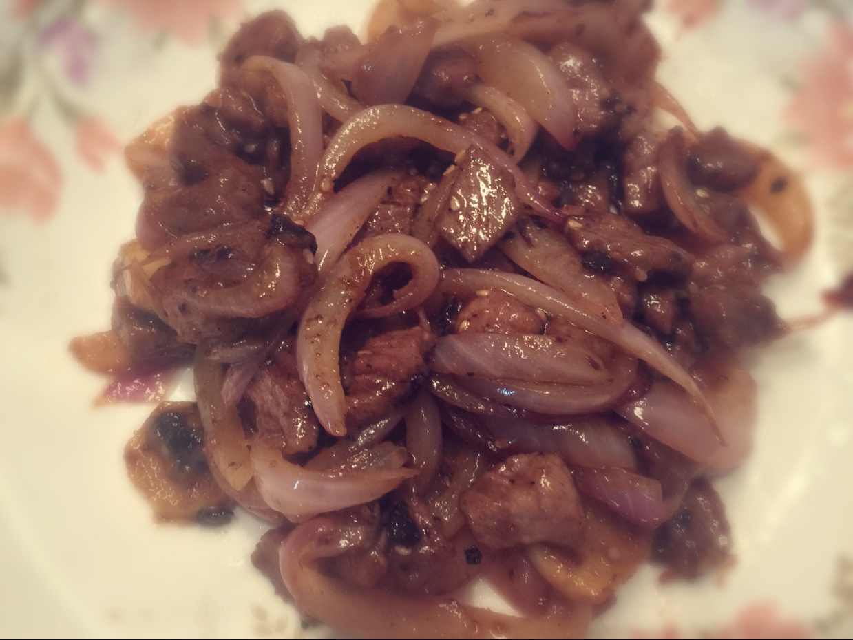 孜然洋葱炒牛肉粒
