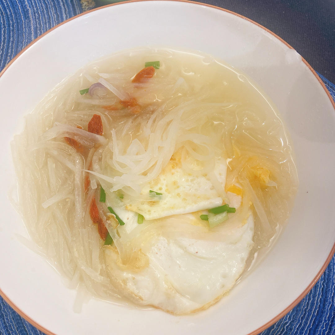 适合宝宝秋天喝的汤·煎蛋白萝卜汤