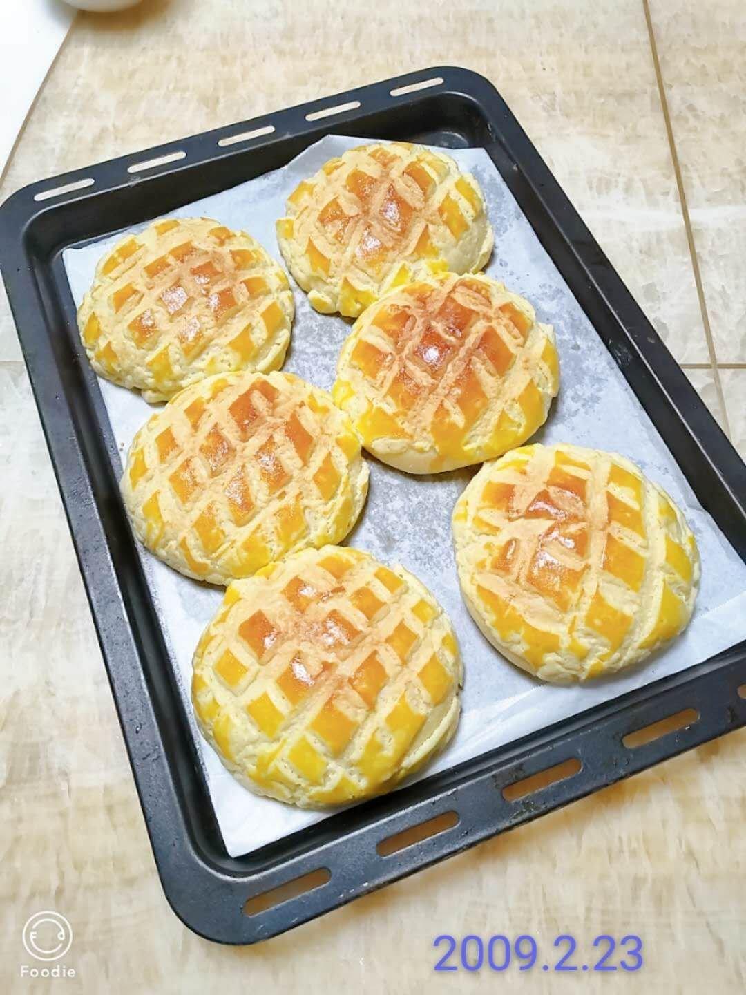好吃到炸裂的港式菠萝包（附带制作酥皮的小视频）