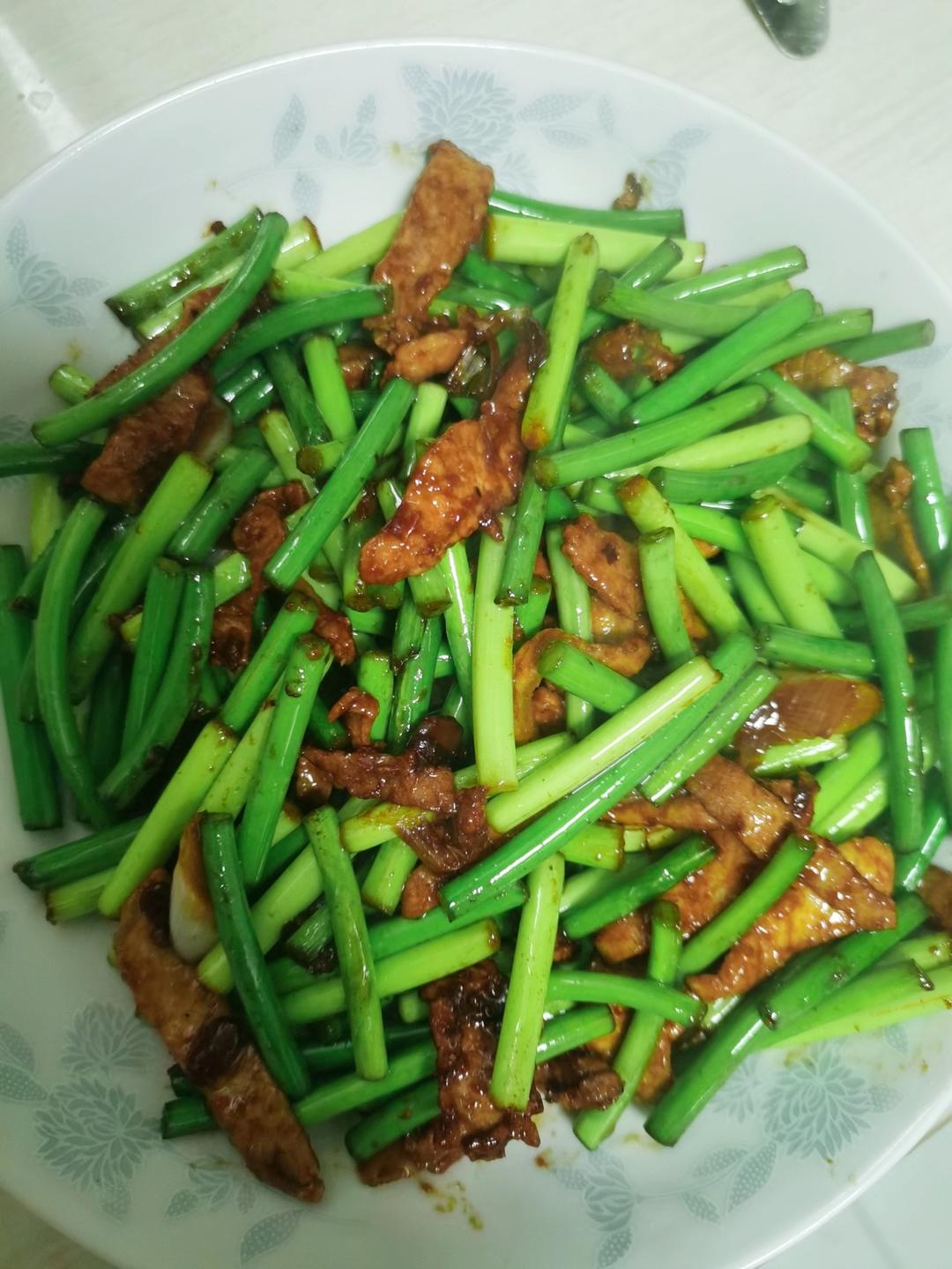 简单易做的下饭菜－蒜苔炒肉