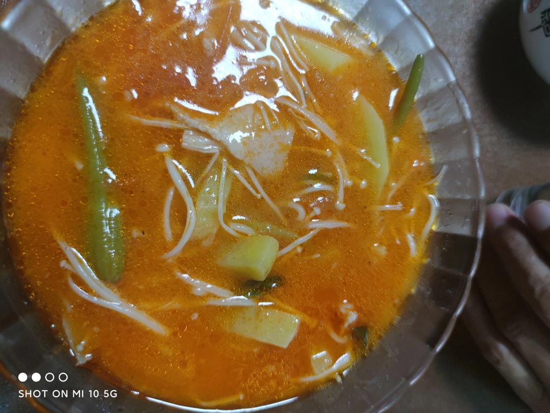 金针菇肥牛番茄锅