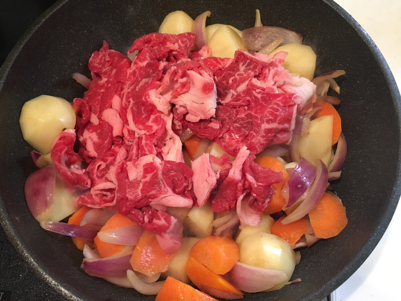 肉じゃが(日式牛肉炖土豆）的做法 步骤3