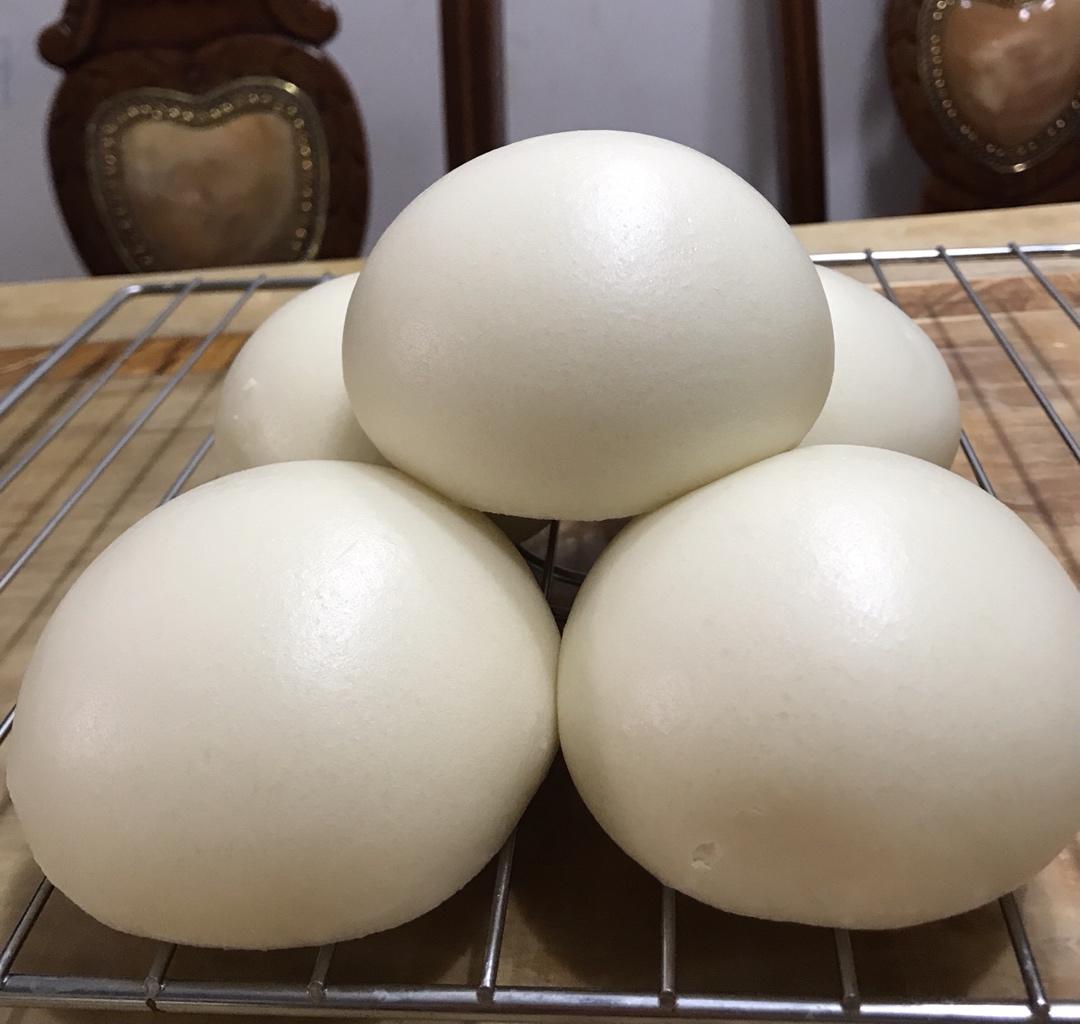 像面包般柔软的奶香馒头（最简单的揉面做法)