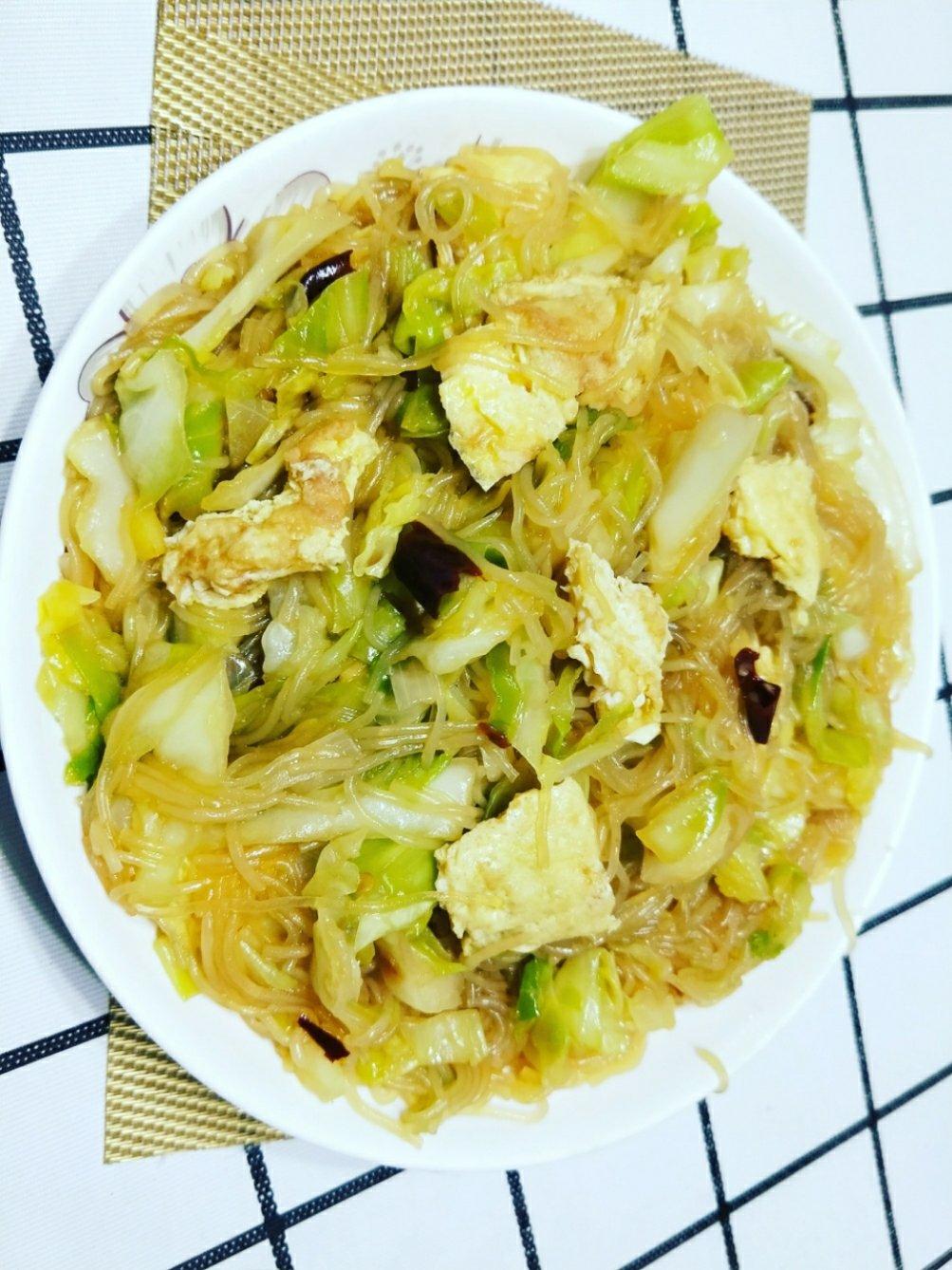 包菜粉丝炒鸡蛋