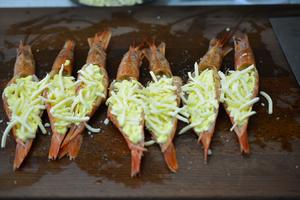 年夜饭系列海鲜——芝士焗大虾的做法 步骤2