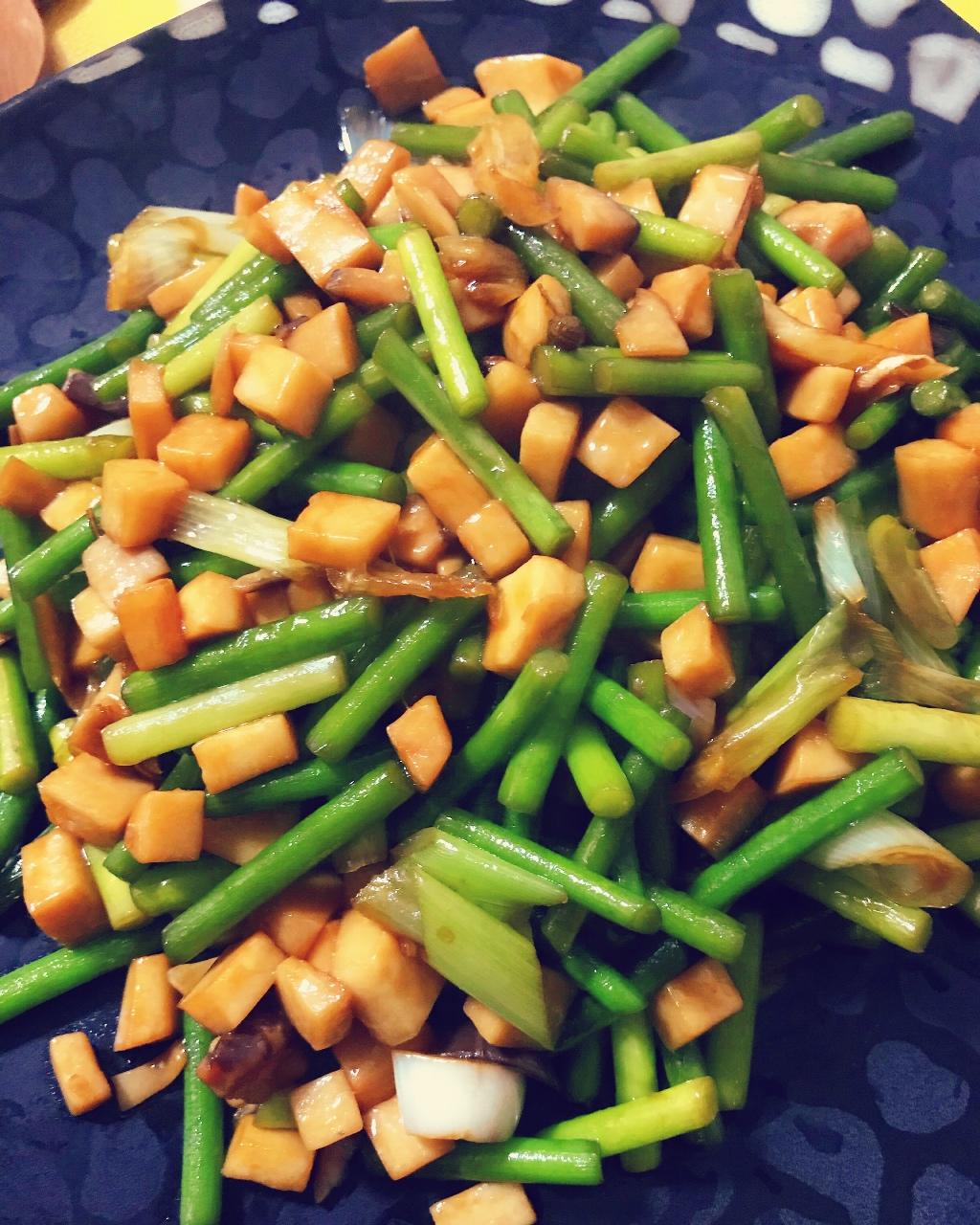 大帅麻麻ss做的蒜苔杏鲍菇