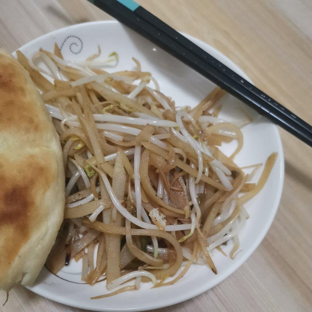 土豆丝炒绿豆芽