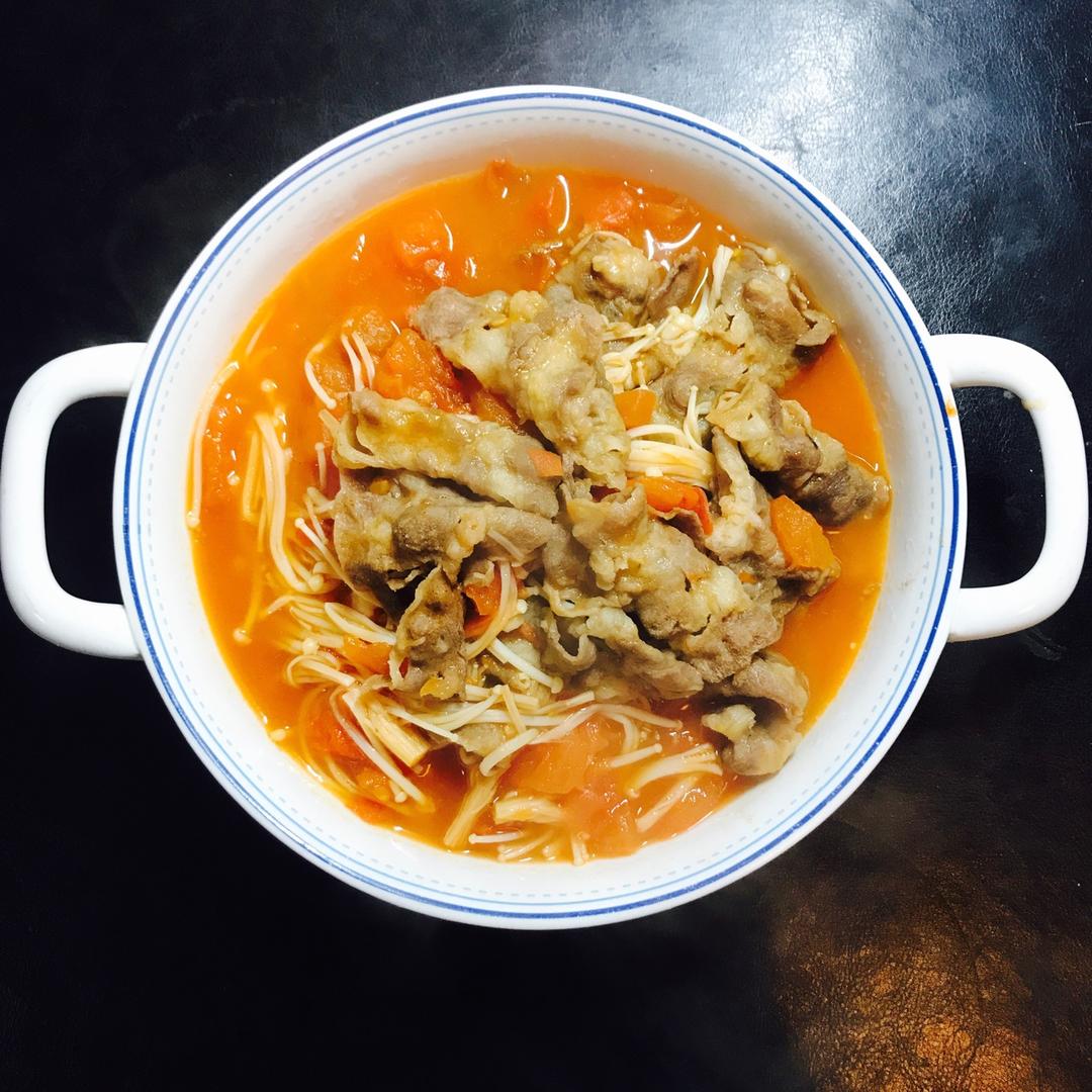 肥牛金针菇番茄锅