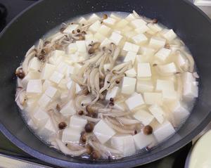 海鲜菇蟹肉豆腐盖浇饭的做法 步骤6