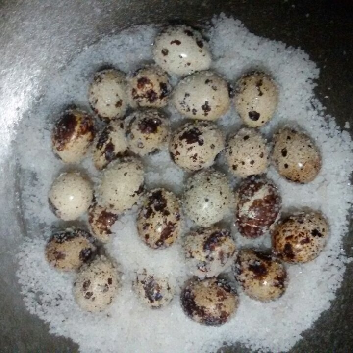 盐焗鹌鹑蛋