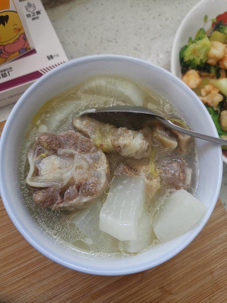 牛尾骨萝卜汤