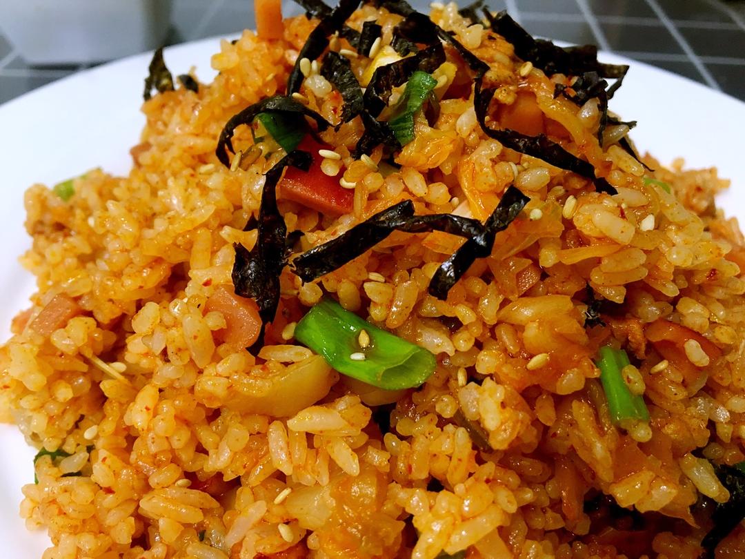 牛轰轰的小厨娘做的泡菜炒饭