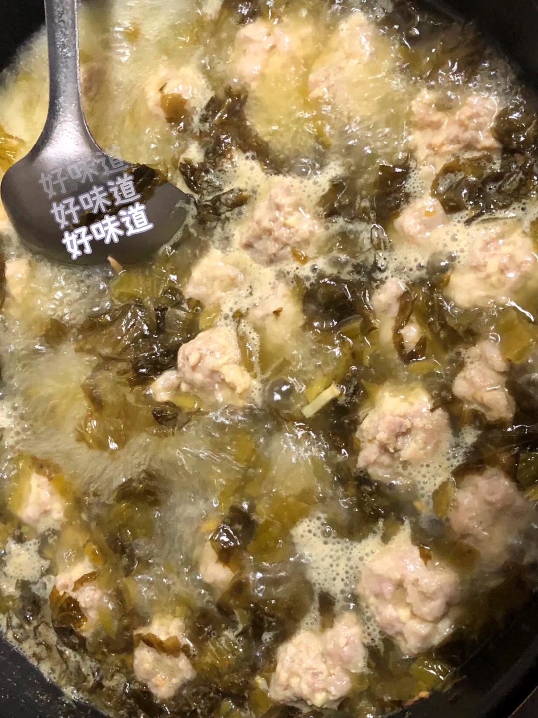 酸菜丸子汤的做法