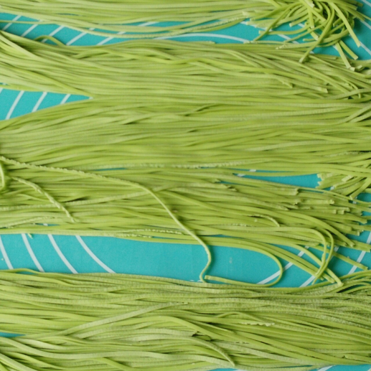 自制纯天然蔬菜汁彩色面条