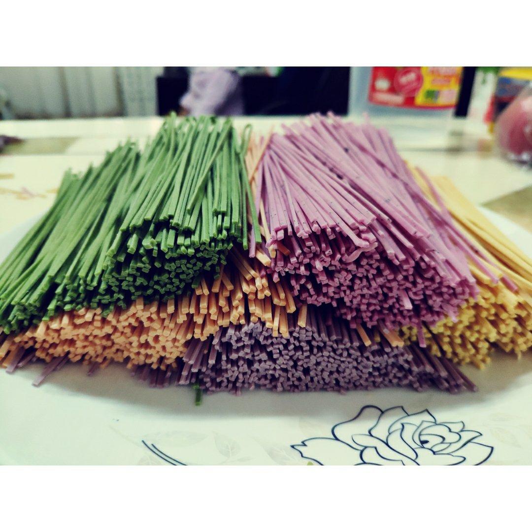 自制彩色手工面条/挂面