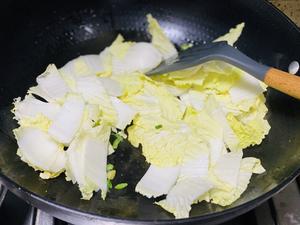 9元不到的低脂下饭菜-酱香油豆腐炒白菜的做法 步骤8