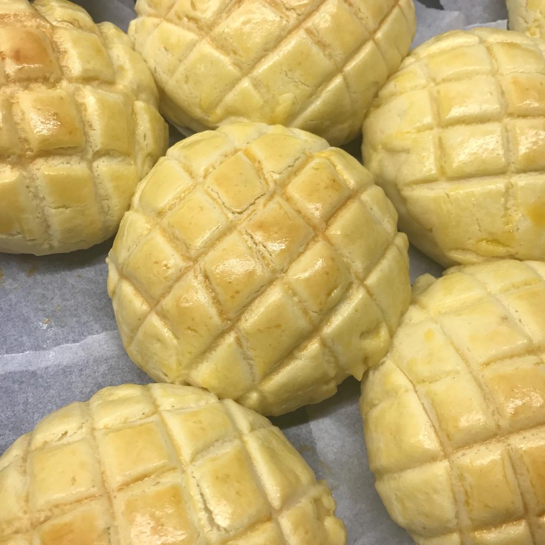 好吃到炸裂的港式菠萝包（附带制作酥皮的小视频）