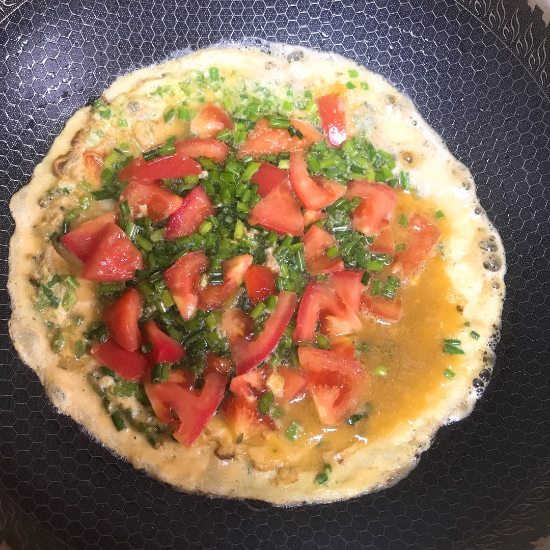 高颜值韭菜炒鸡蛋西红柿（饼）