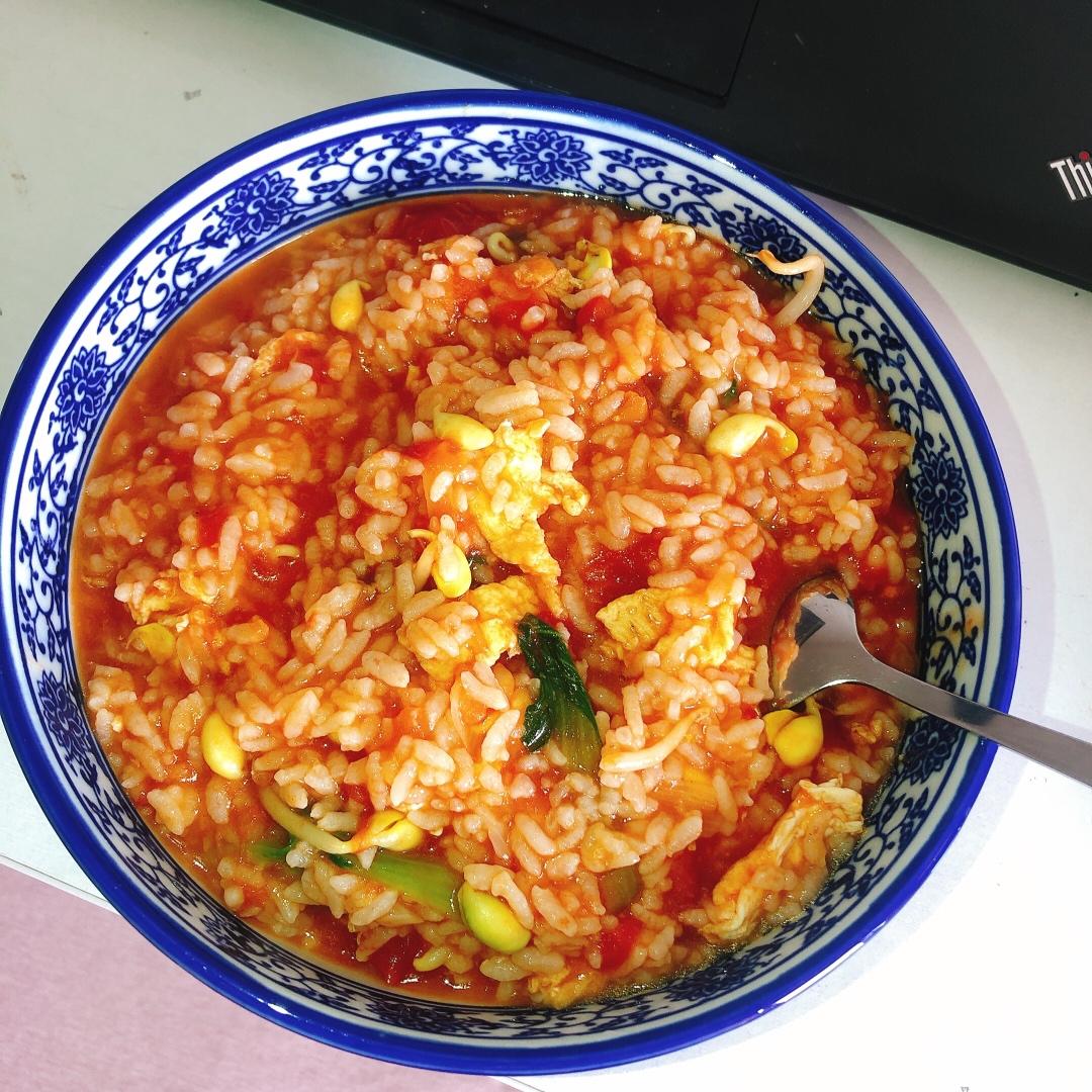 鸡蛋西红柿火腿肠烫饭（简约版）
