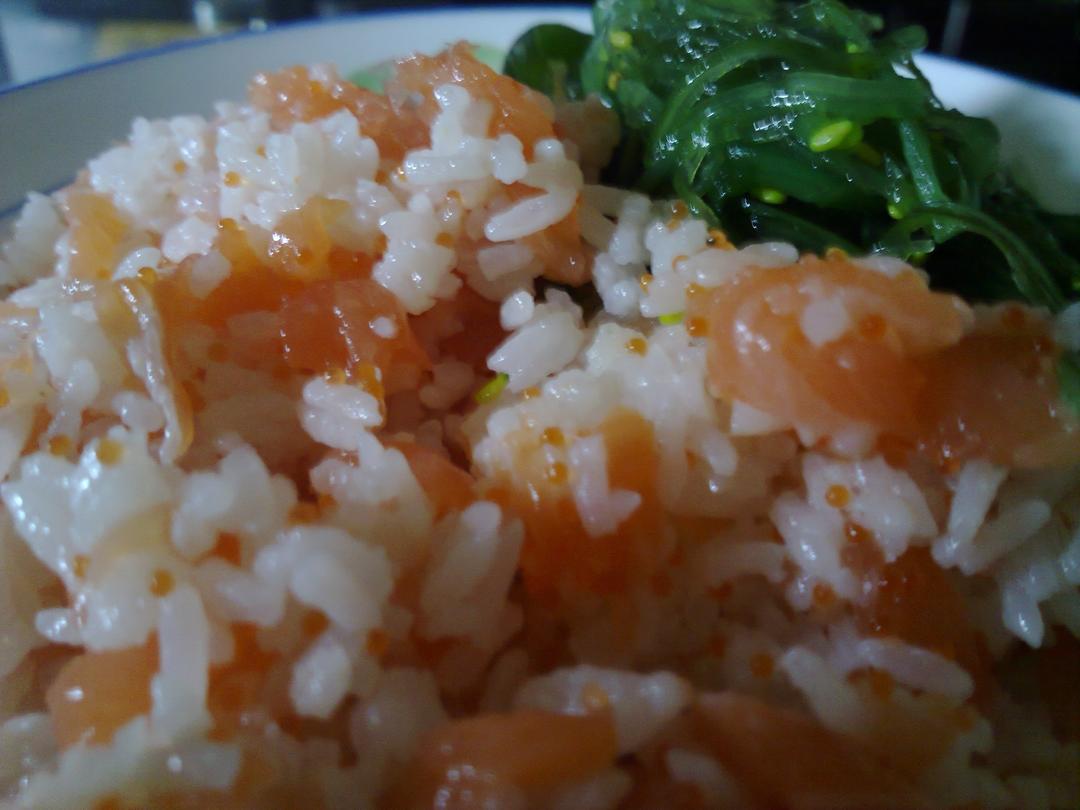 三文鱼蟹子醋饭的做法