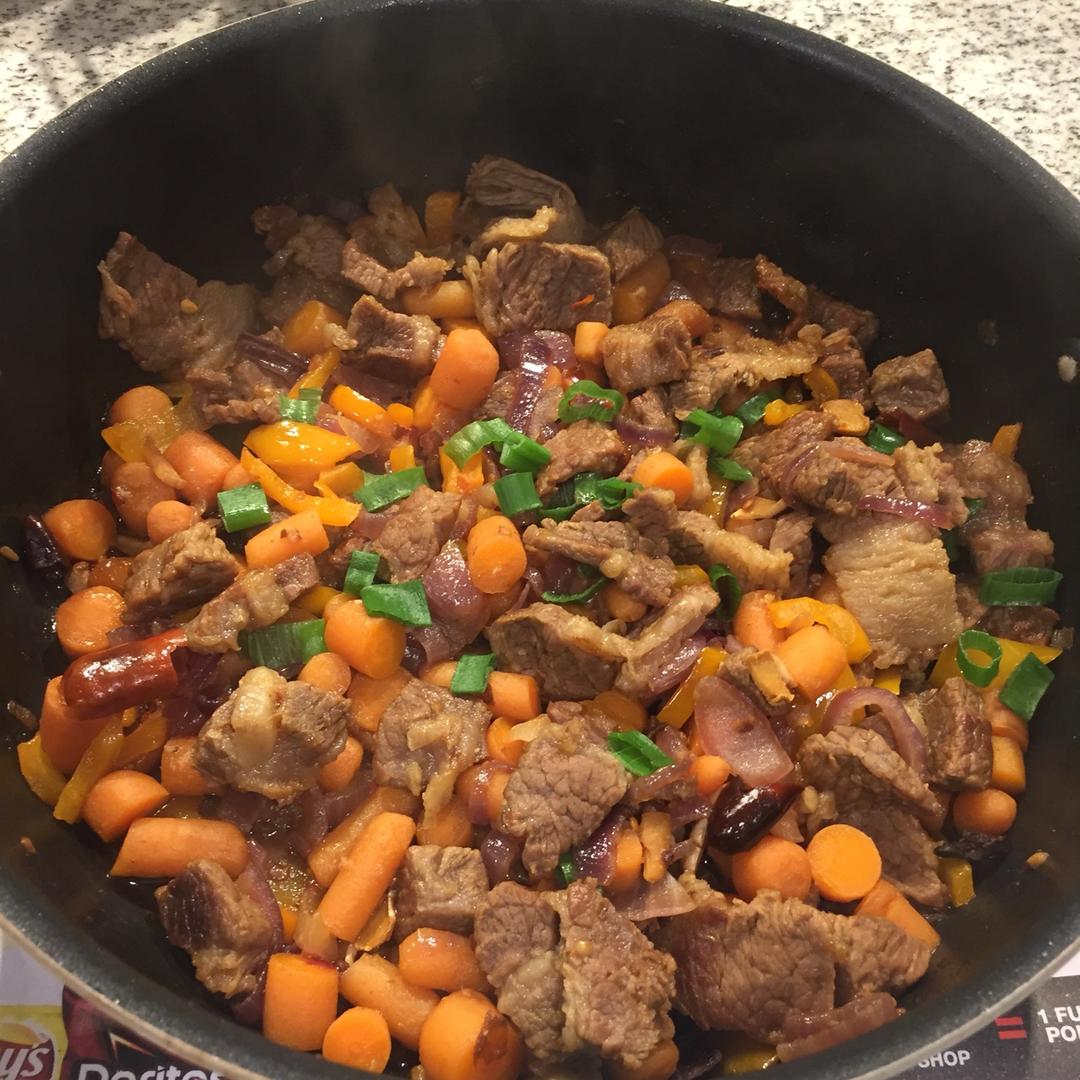 胡萝卜土豆烧牛腩