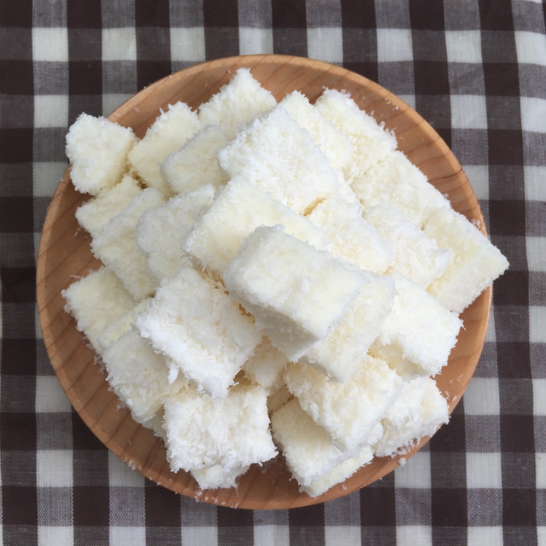 椰丝牛奶小方糕