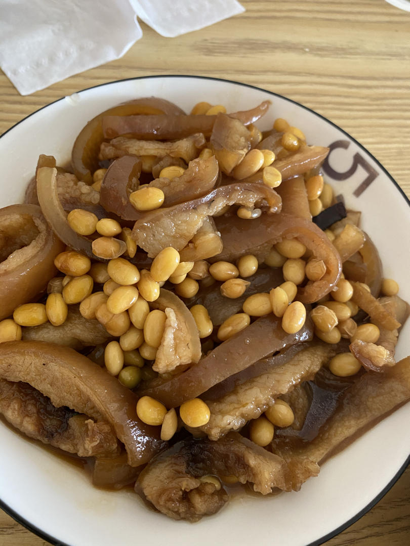 黄豆焖猪皮