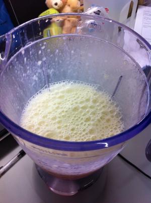 三分钟香蕉奶昔&薏米水的做法 步骤4