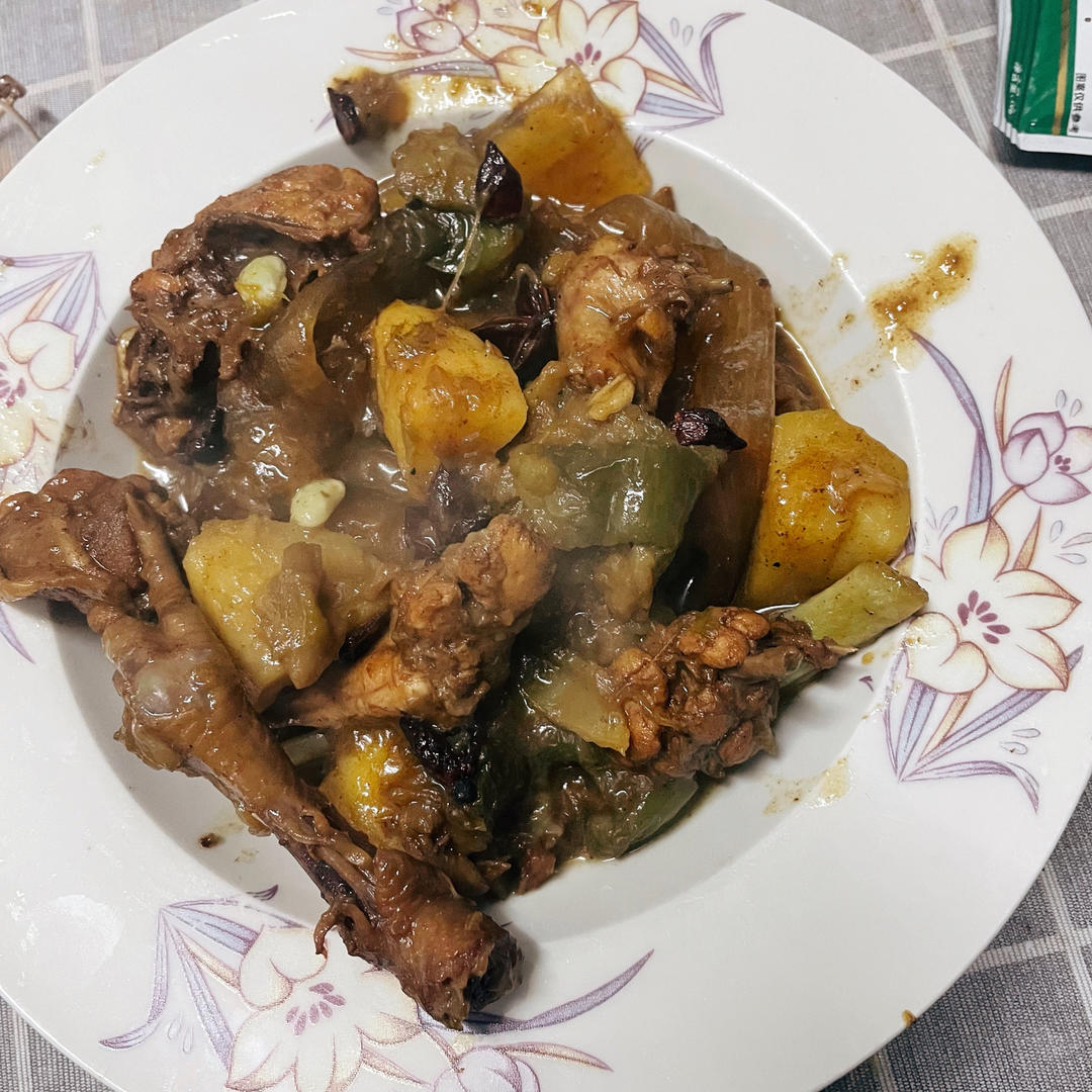 铁锅炖鸡贴饼子