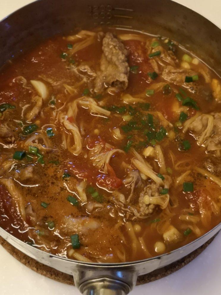 番茄金针菇肥牛