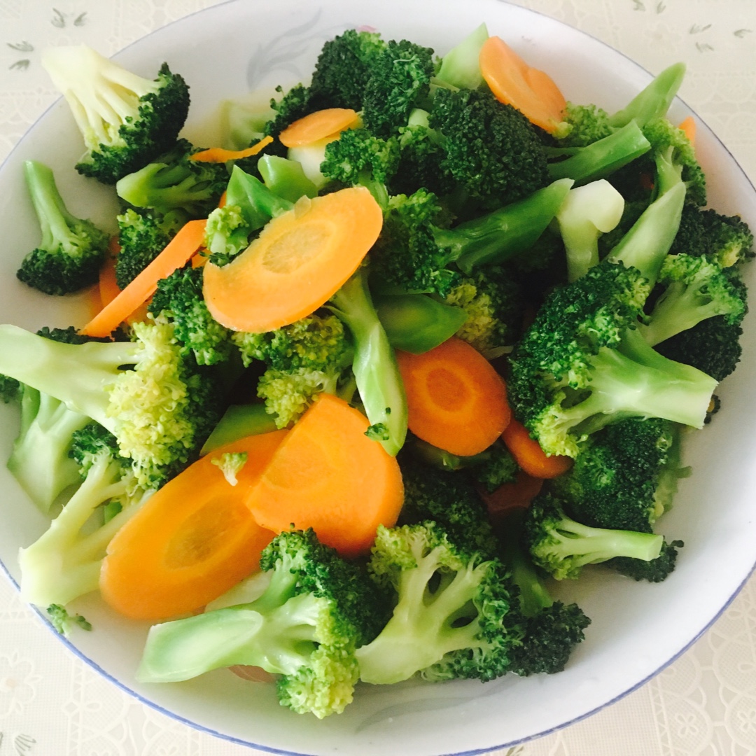 逃跑的樱桃做的清炒西兰花