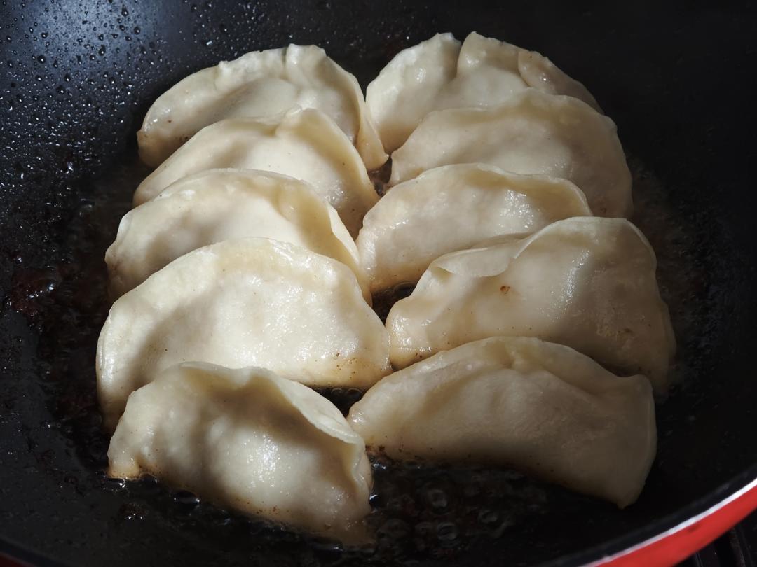 上海味道的鲜肉锅贴
