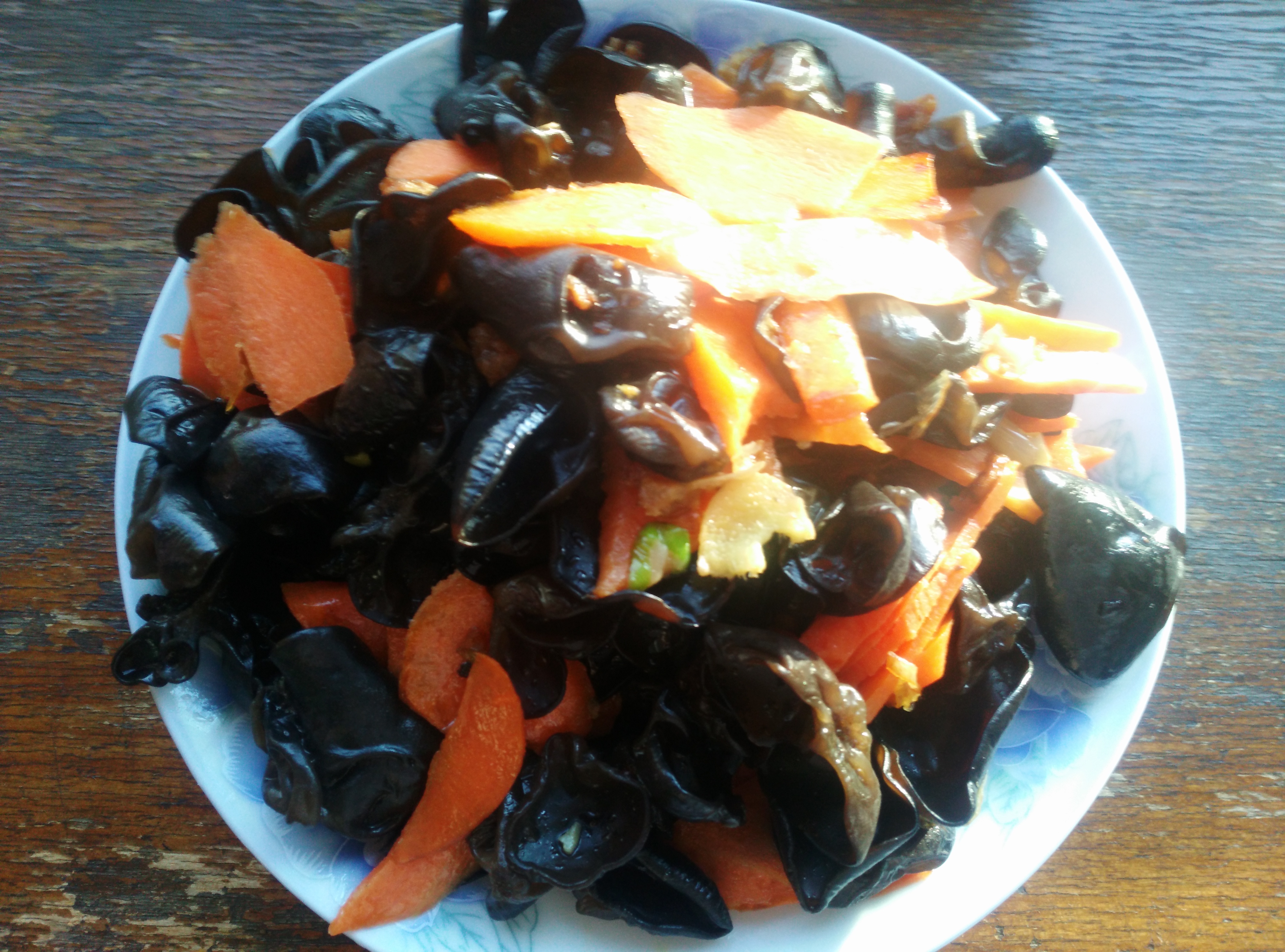 木耳胡萝卜炒肉片