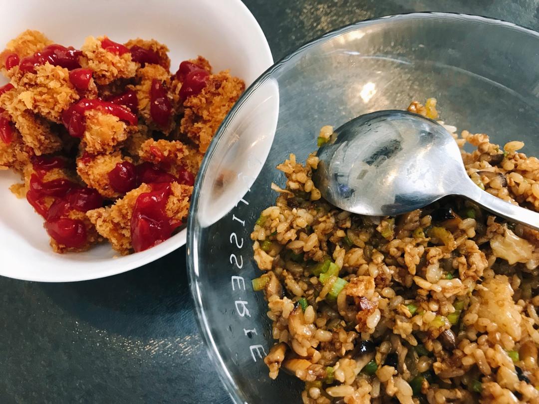 香菇鸡蛋酱油炒饭