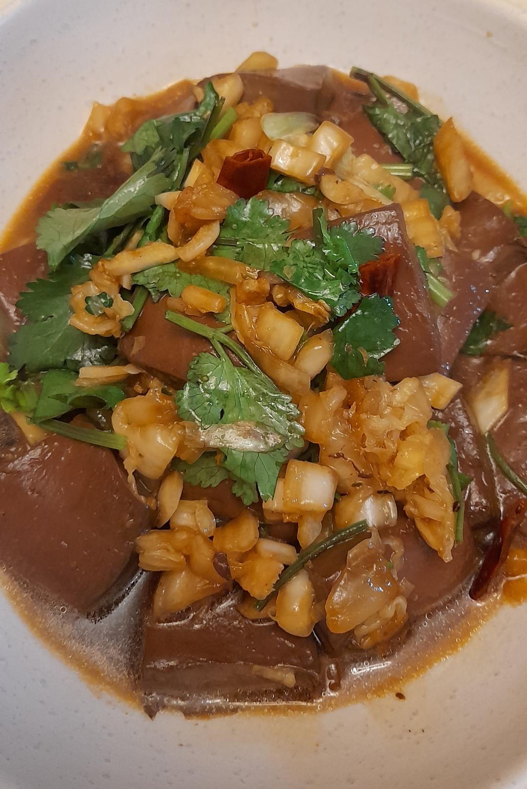 【鸭血辣白菜】的做法