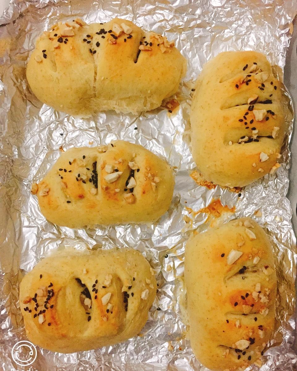 全麦黑加仑芝麻小餐包