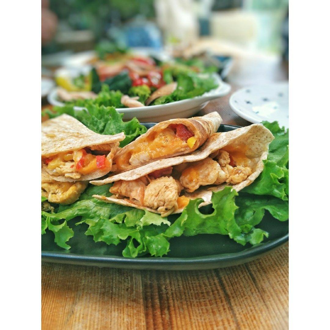 全麦熏鸡甜椒马苏里拉馅饼｜墨西哥Quesadilla