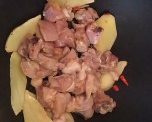 姜葱炒鸡的做法 步骤5
