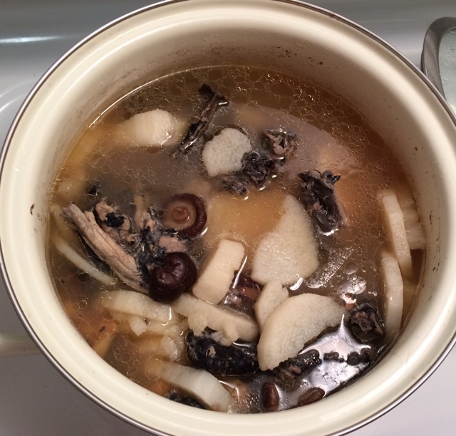 香菇山药炖乌鸡