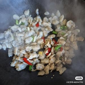 爆炒花甲肉的做法 步骤4